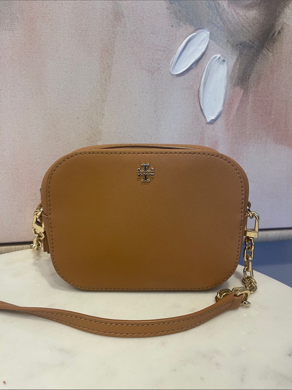 Gorgeous Tory Burch Emerson Crossbody in Tan